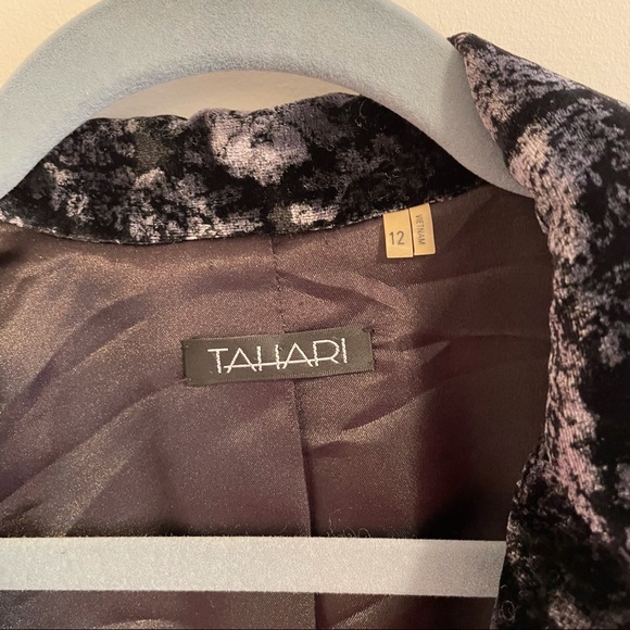 Tahari size 12 velvet blazer with antique floral print and front pockets. EUC! - Picture 6 of 8
